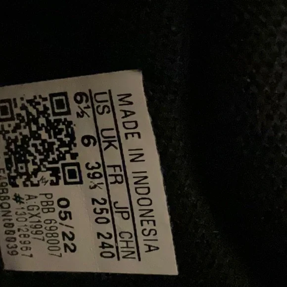 Adidas, size 6.5, black & yellow - Picture 8 of 8